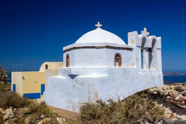 Yunanistan 'ın Santorini adasındaki Pyrgos kentinin beyaz mimarisi