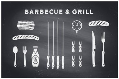 Barbekü ızgara kümesi. Poster Barbekü diyagram ve düzeni - Barbekü ızgara araçları. Barbekü şeyler, et lokantası, Restoran, mutfak poster için araçlar kümesi. Kara kara tahta, elle çizilmiş, tebeşir. Vektör çizim