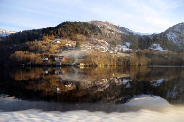 Bergen, Norveç fiyortları dağ tarafında yer alan küçük bir köy