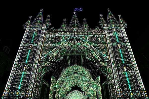 Edinburgh'ün ünlü Noel Festivali ışık gece