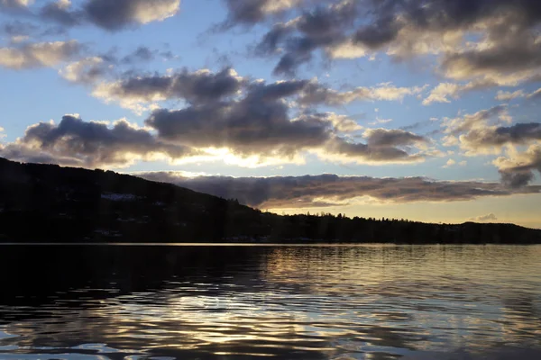 Bergen Norveç Fiyordu dağ günbatımı