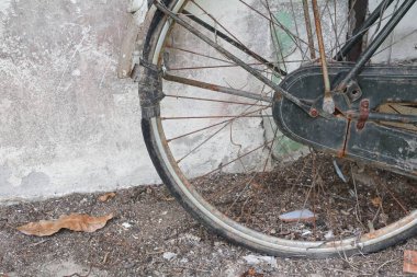 çürüme ve pas, antika eski kırık bisiklet