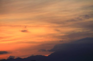 gündoğumu gökyüzü sabah ve hareket bulut, güzel renkli doğa. için alan metin eklemek