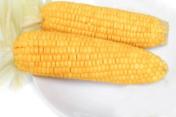 Kukuřice Vařené Desku Bílém Pozadí — Stock fotografie