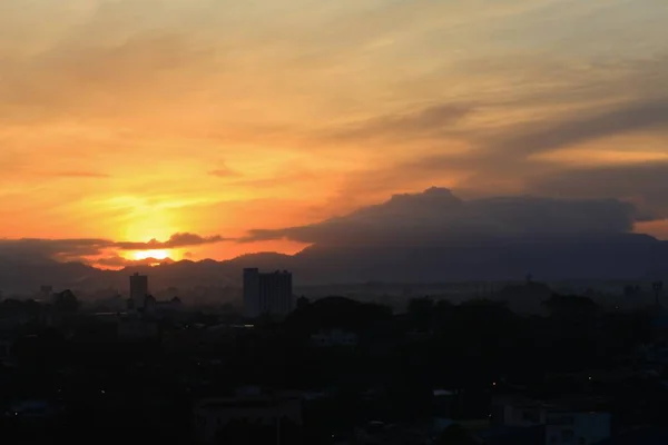 Sonnenaufgang Himmel Morgen Und Silhouette Gebäude Der Stadt Bunte Natur — Stockfoto