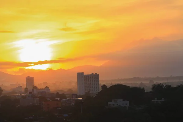 Cielo Alba Mattino Edificio Silhouette Città Natura Colorata Con Spazio — Foto Stock