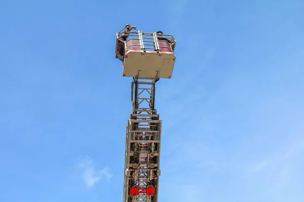 Torre Grúa Bombero Grande Alto Con Espacio Copia Para Añadir — Foto de Stock