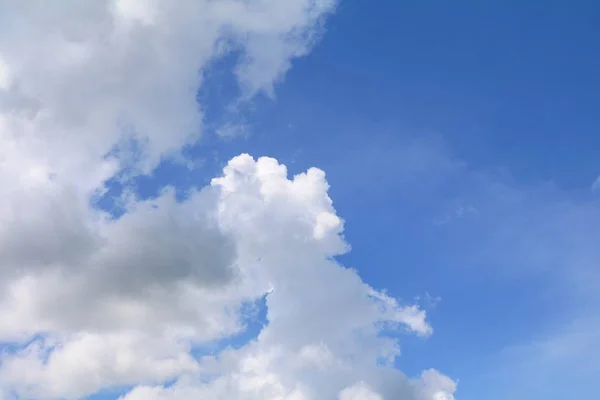 Błękitne Niebo Dużej Chmury Sztuka Natura Piękny Kopiować Przestrzeń Dla — Zdjęcie stockowe