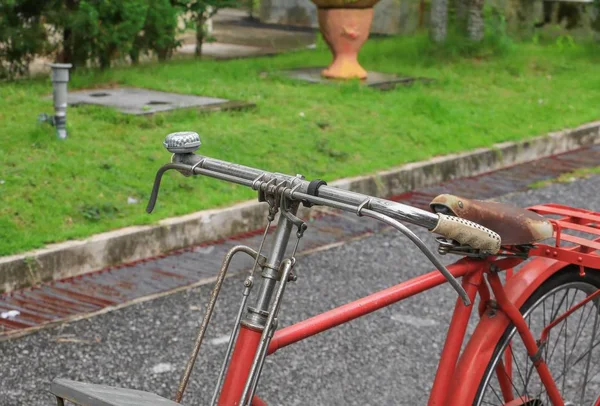 Bicicleta Vintage Clássico Vermelho Antigo Bonito Com Espaço Cópia Para — Fotografia de Stock