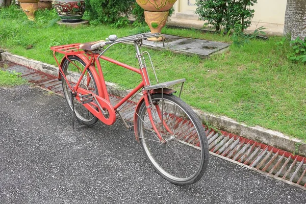 Bicicleta Rojo Clásico Vintage Antiguo Hermoso Con Espacio Copia Para — Foto de Stock