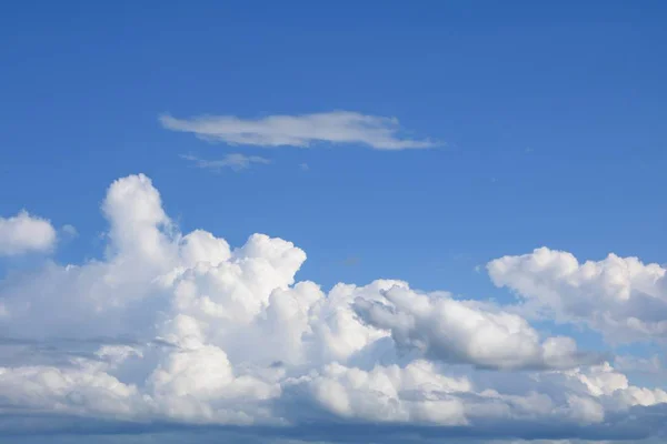 Голубое Небо Большим Облаком Дождями Искусство Природы Красиво Копируйте Пространство — стоковое фото