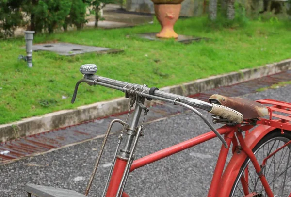 Bicicleta Vintage Clássico Vermelho Antigo Bonito Com Espaço Cópia Para — Fotografia de Stock