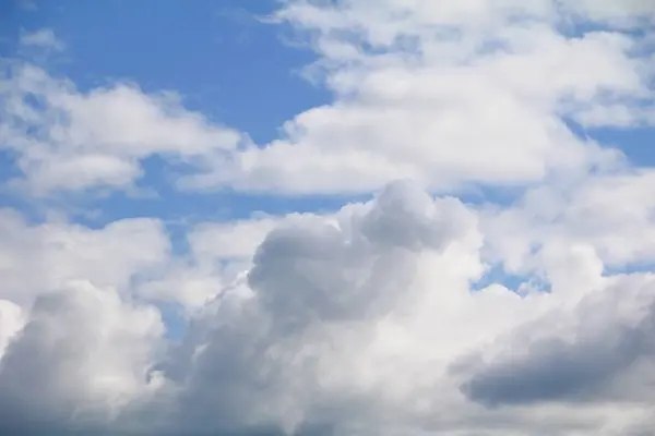 Blauwe Lucht Met Grote Wolk Raincloud Kunst Van Prachtige Natuur — Stockfoto