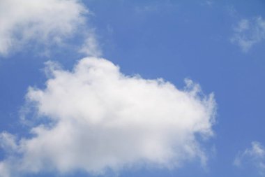 mavi gökyüzü ile büyük bulut sanat doğa güzel ve kopya alanı için metin eklemek