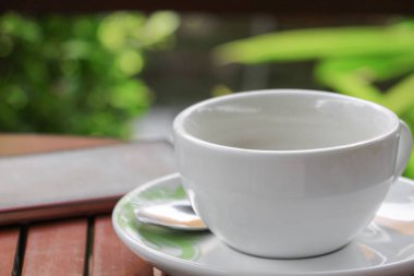 ahşap zemin zemin üzerine kahve fincanı