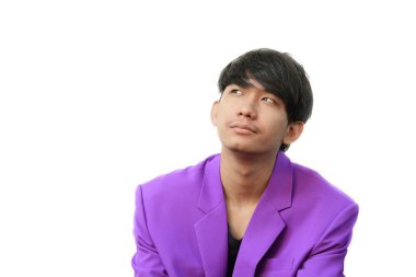 Portre genç yakışıklı işadamı ile beyaz arka plan üzerinde duygular göster