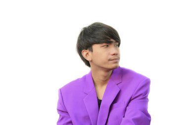 Portre genç yakışıklı işadamı ile beyaz arka plan üzerinde duygular göster