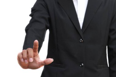 Beyaz arka plan üzerinde parmak sallayarak yakışıklı iş adamı