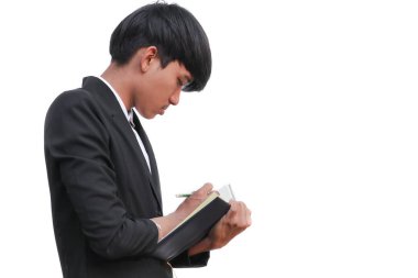 İşadamı el ile not etmek beyaz arka plan üzerinde kayıt Belge imzalama yakışıklı