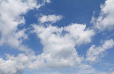 Cloud parlak mavi gökyüzü güzel sanat için doğa ve kopya alanı metin ekleme