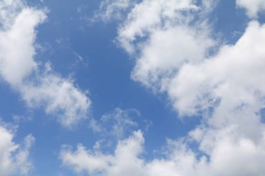 Cloud parlak mavi gökyüzü güzel sanat için doğa ve kopya alanı metin ekleme