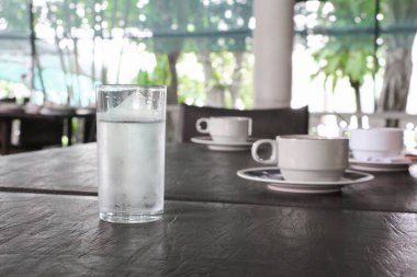 Bardak soğuk su tablo