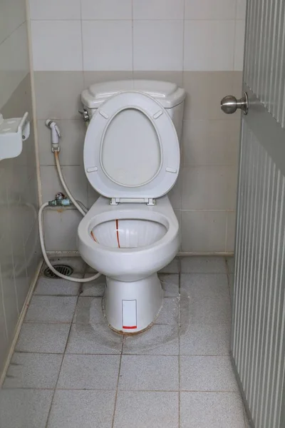 Muszli Klozetowej Starych Toalet Publicznych — Zdjęcie stockowe