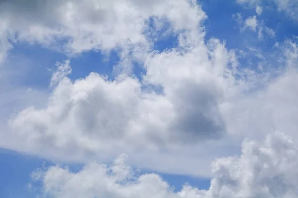 Mavi Gökyüzü Ile Büyük Bulut Güzel Parlak Doğa Raincloud Sanatı — Stok fotoğraf
