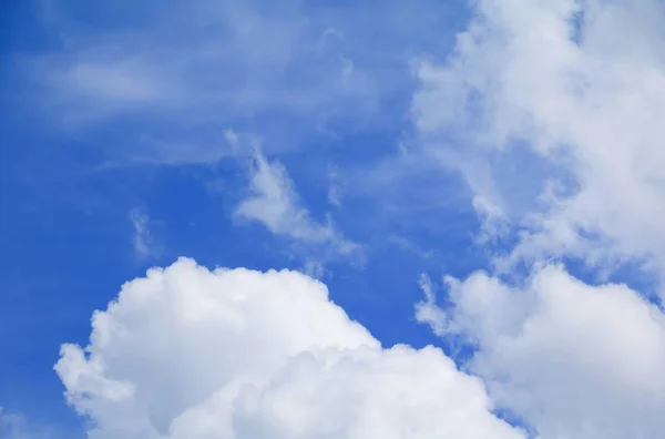 Голубое Небо Яркое Большое Облако Красивое Искусство Природы Копированием Пространства — стоковое фото