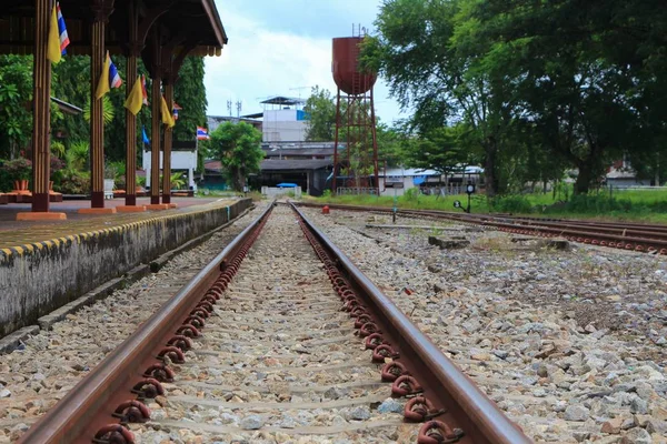 Demiryolundan çakıl tren ulaşım için: seçin odak alan sığ derinliği ile :