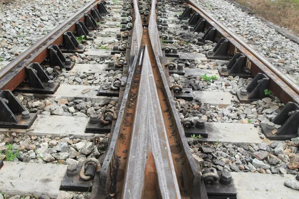 Σιδηροδρομική Γραμμή Χαλίκι Για Μεταφορά Τρένο Επιλέξτε Εστίαση Ρηχό Βάθος — Φωτογραφία Αρχείου