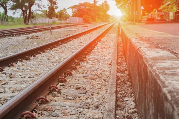 Bahngleis Auf Schotter Für Zugverkehr Mit Sonnenuntergang — Stockfoto