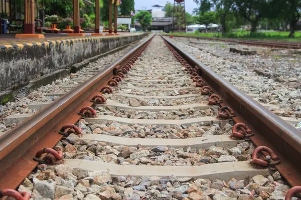 Demiryolundan çakıl tren ulaşım için: seçin odak alan sığ derinliği ile :