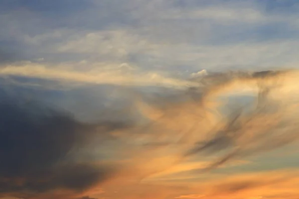 Закат Красивый Красочные Сумерки Голубом Небе Облака Мягкие — стоковое фото