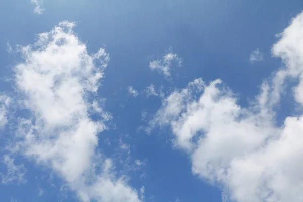 Céu Azul Com Nuvem Brilhante Bela Arte Natureza Espaço Cópia — Fotografia de Stock