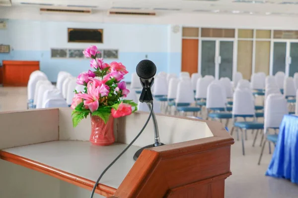 Microfone Pódio Stand Close Sala Conferências Selecione Foco Com Profundidade — Fotografia de Stock