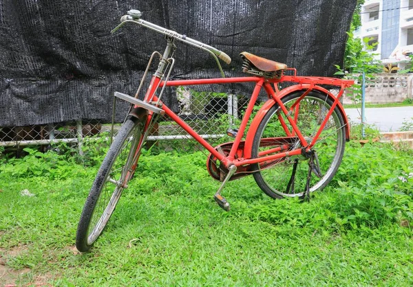 Bisiklet kırmızı Klasik vintage eski kopya alanı olan güzel metin ekleme