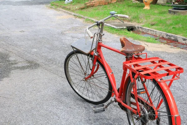 Bicicleta Vintage Clássico Vermelho Antigo Bonito Com Espaço Cópia Para — Fotografia de Stock