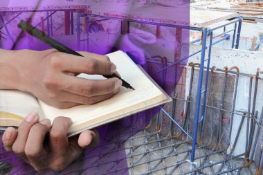 Not defteri El inşaat site işyerinde, çift pozlama kavramı belgelerin imzalanması ile işadamı.