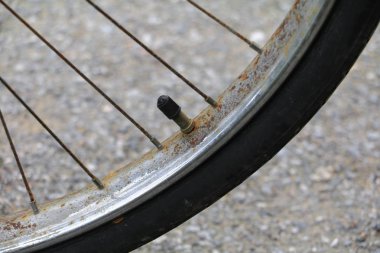 Eski kaldırımda bisiklet klasik vintage için tekerlek için kopya alanı ile yakından metin ekleme