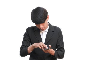 Genç yakışıklı işadamı beyaz arka plan üzerinde bir telefon tutun