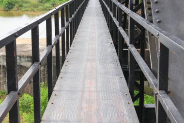 kaldırım çelik vintage tren Viyadüğü üzerinde