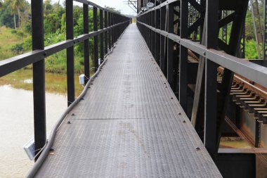 kaldırım çelik vintage tren Viyadüğü üzerinde