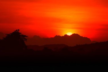 günbatımı güzel renkli manzara mavi gökyüzü akşam doğada twilight saat