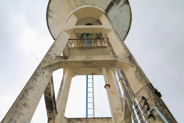 Oude Watertank Voor Landbouw Met Kopie Ruimte Voor Tekst Toevoegen — Stockfoto