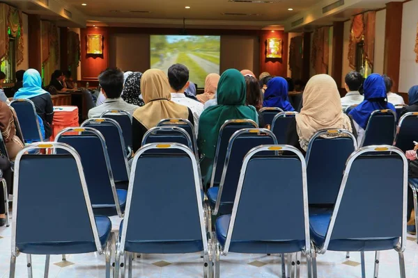 İş Eğitim Eğitim Konferansı toplantı odasında seçin odak alan sığ derinliği ile.