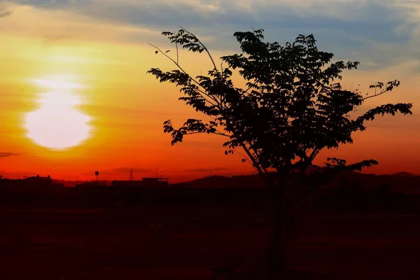 Закат Красивый Красочный Пейзаж Голубом Небе Вечернее Время Природы Сумерки — стоковое фото