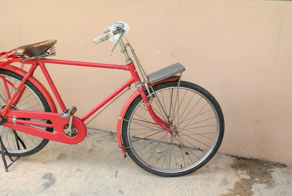 Bisiklet kırmızı Klasik vintage eski kopya alanı olan metin ekleme