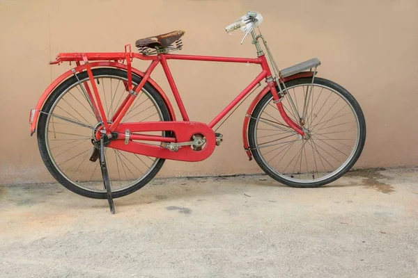 Bisiklet kırmızı Klasik vintage eski kopya alanı olan metin ekleme