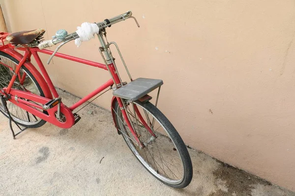 Bicycle Red Classic Vintage Former Copy Space Add Text — Stock Photo, Image